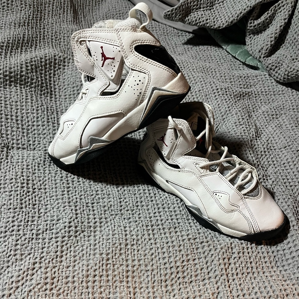 Air Jordan’s youth size 4